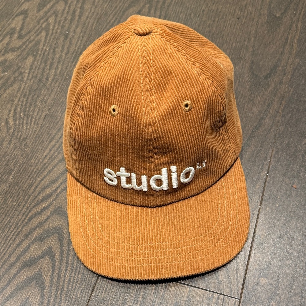 Studio Corduroy Cap in Brown